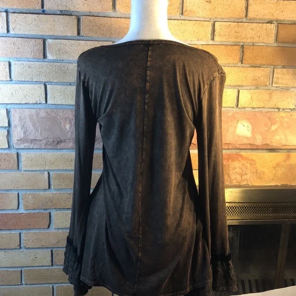 Lace Bell sleeve embroidered top - Picture 5 of 6